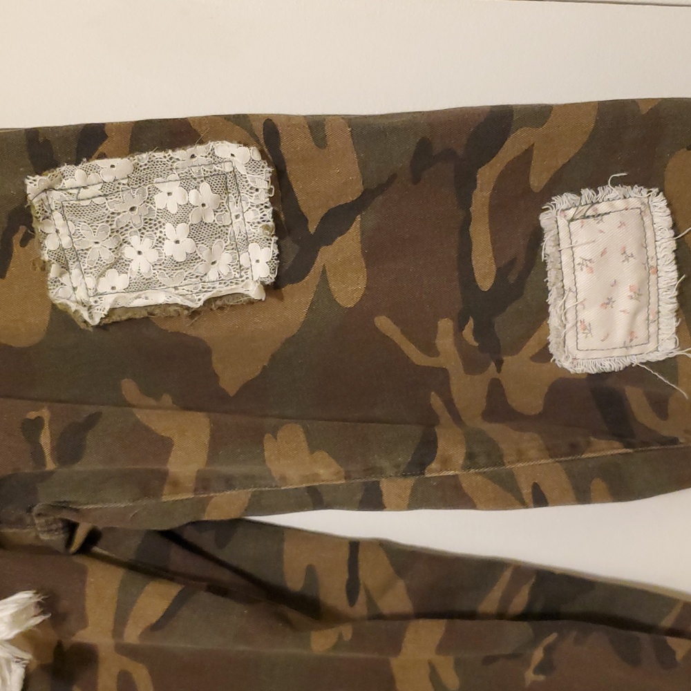 Pol Camo Lace Love Joggers Twill Patchwork Size Medium - Picture 11 of 16